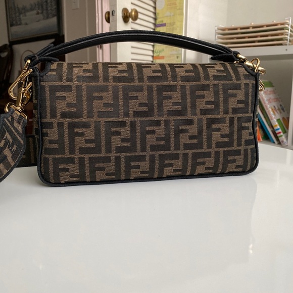 🛑SOLD🛑Fendi Baguette - Picture 5 of 7